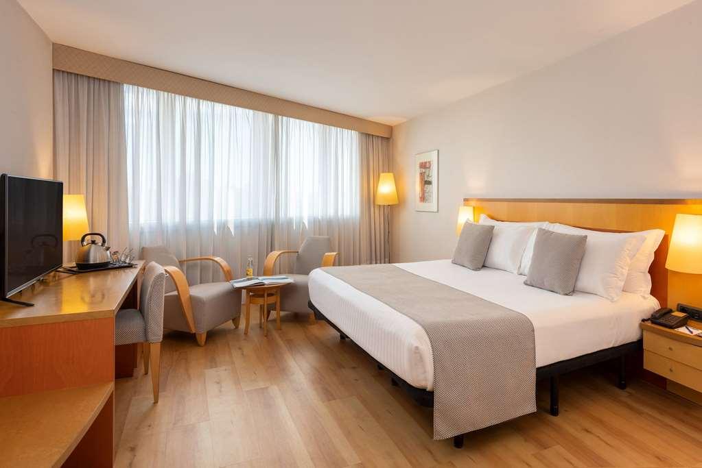 Hotel Castellon Center Affiliated By Melia Castellon de la Plana Room photo