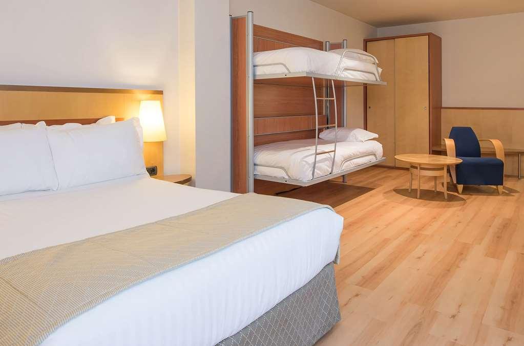 Hotel Castellon Center Affiliated By Melia Castellon de la Plana Room photo